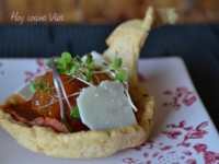 Cucharitas de sobrasada, pickle de calabaza y tomate y lascas de parmesano // Imatge Hoy cocina Vivi
