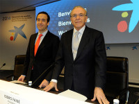 Isidre Fainé i Gonzalo Gortazár a la roda de premsa de resultats de CaixaBank l'any 2014 // Imatge cedida per CaixaBank