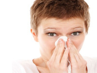 Atenció sanitària una dona amb grip / Imatge del web Pixabay