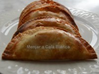 Empanadillas de calabacin, setas de cardo y queso de cabra //  Imatge Menjar a Cala Blanca