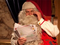 El Pare Noel deixa regals la Nit de Nadal
