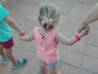 Distribuïdes enguany 90.000 polseres identificatives per a infants