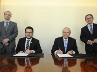 Acord Obra Social La Caixa Generalitat Isidre Feiner Pere Aragones// Foto: Vicepresidencia Generalitat